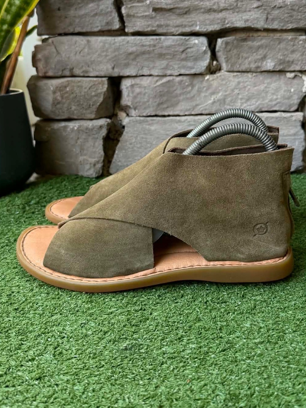 Børn Iwa Army Green Suede Women's Flat Sandals